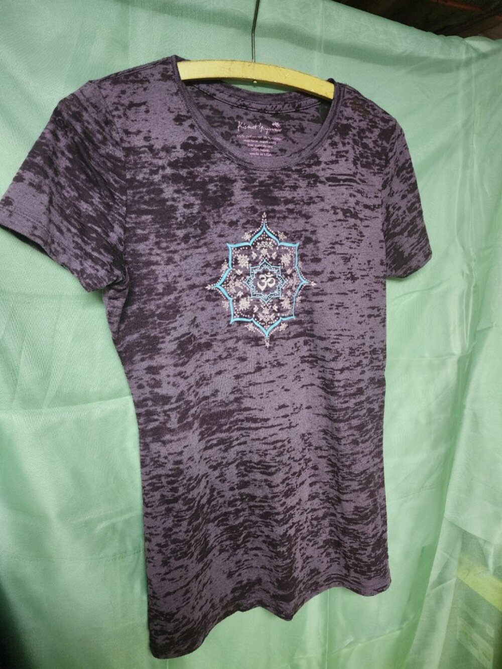 Kismet Yogawear Purple Burnout Om Mandala Yoga Tee Women’s Large